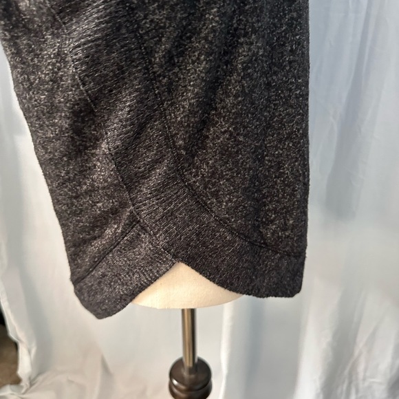 Simple Charcoal Grey Lightweight 3/4 Sleeve Sweater. Size Medium. V-neck. - Picture 7 of 7